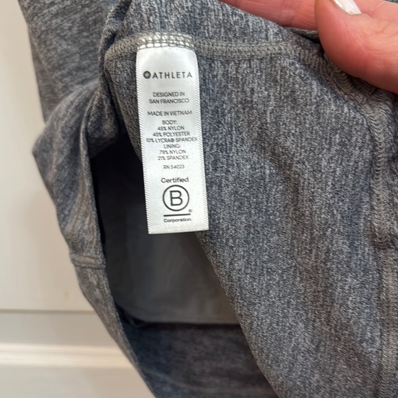 Athleta Women’s Gray Short Sleeve work out shirt. Size S. Zipper front. - Picture 7 of 7